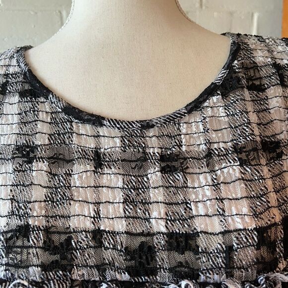 TIME and Tru black and white lace blouse size XL like new!………… - Picture 7 of 9
